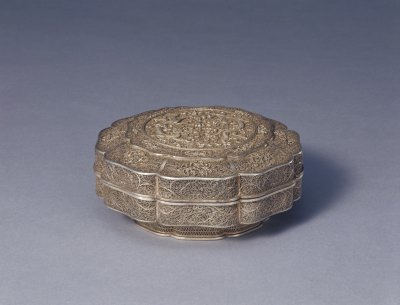 图片[1]-Silver Silk Double Dragons Playing Pearl Pattern Sunflower Flap Box-China Archive